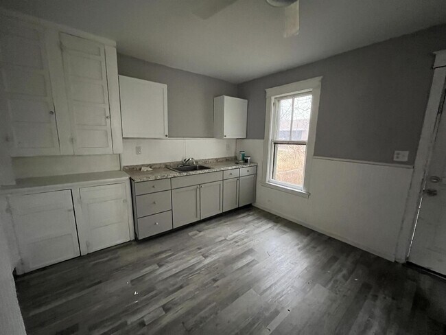 Building Photo - 1157 Ashland Ave