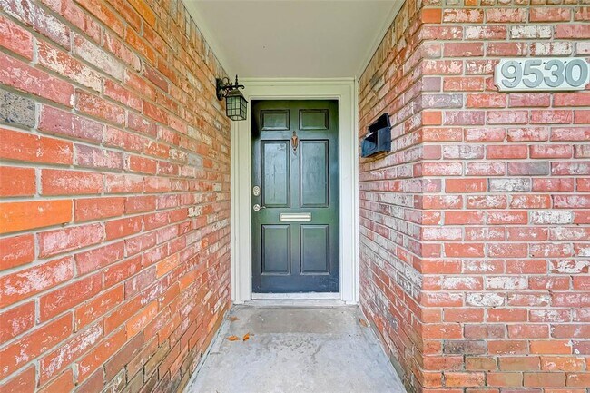 Building Photo - 9530 Highmeadow Dr