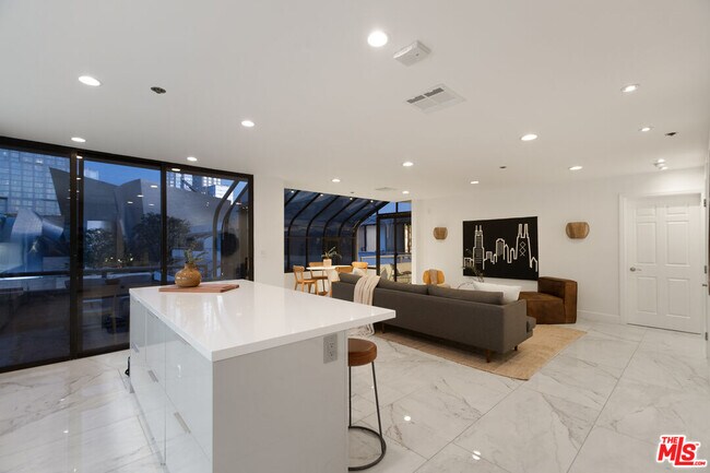 Foto del edificio - 121 S Hope St