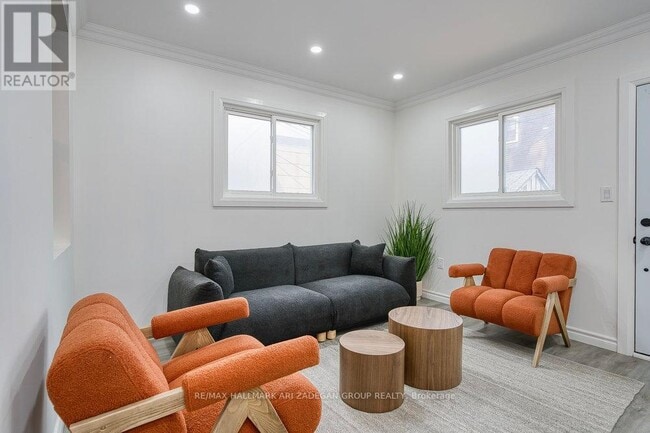 Photo du bâtiment - 151 Broadview Ave