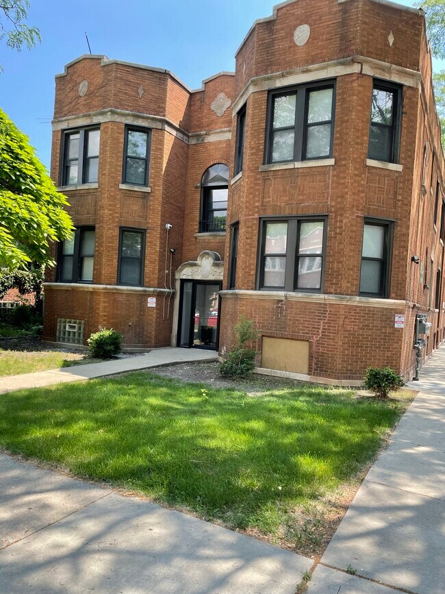 Newly renovated walk-up apartments with granite countertops, CAC, and in-unit washer/dryer - 324 W 80th St