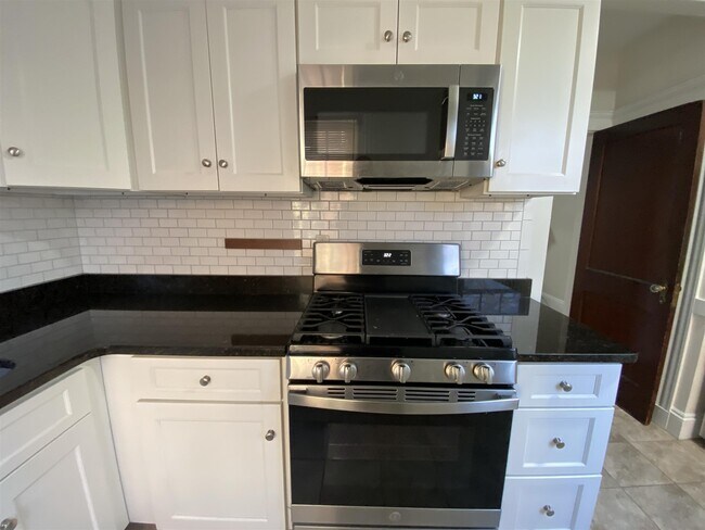 Building Photo - 28 Langdon St