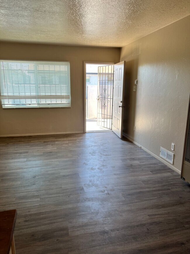Building Photo - 305 Charleston Dr. NE