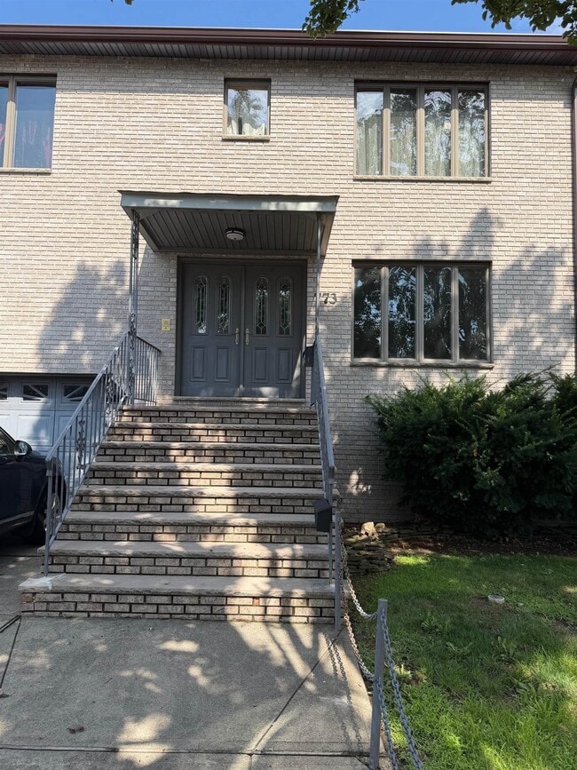 Building Photo - 773 1st St