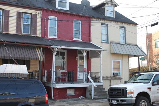 Primary Photo - 52 W New St