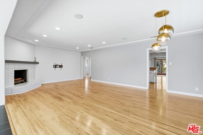 Building Photo - 7424 W 81st St