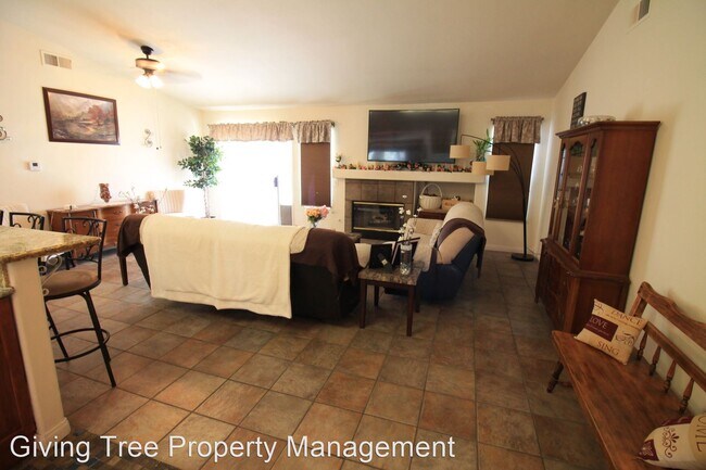 Building Photo - 3 br, 2 bath House - 116 Playa del Rey Ave
