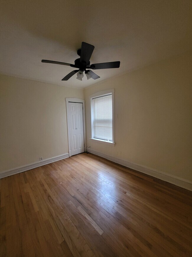 1st bedroom - 6406 S Francisco Ave