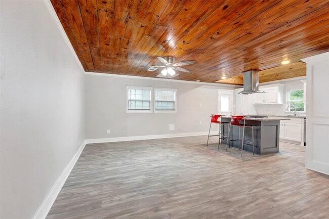 Building Photo - 618 Harvard St