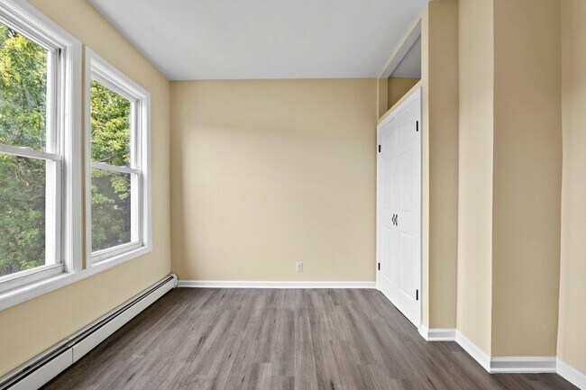 Foto del edificio - 162-166 Manchester Avenue, 4 Second Floor