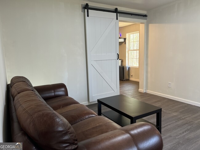 Building Photo - 5485 Mercedes Dr