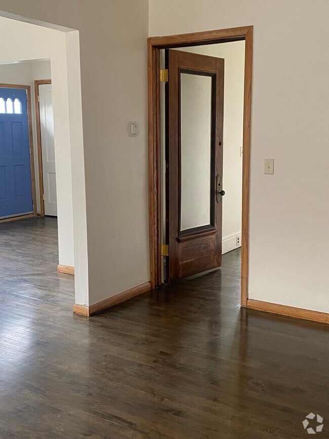 Building Photo - 2550 N 45th St