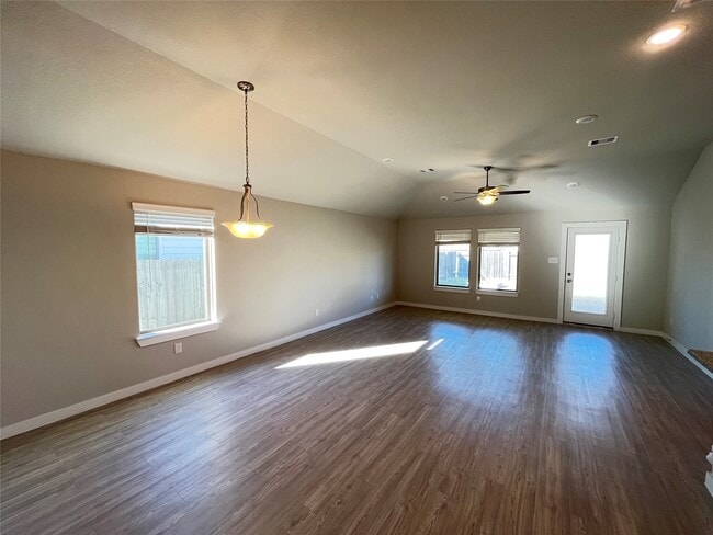 Building Photo - 819 Deerhurst Ln