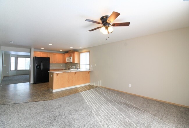 Building Photo - 3 Bed/2 Bath Rambler in West Pasco