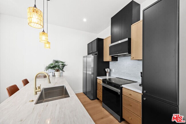 Foto del edificio - 2324 S Dunsmuir Ave