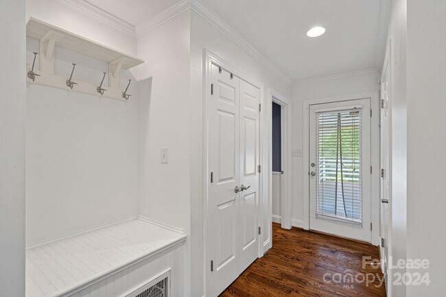 Building Photo - 430 Iverson Way