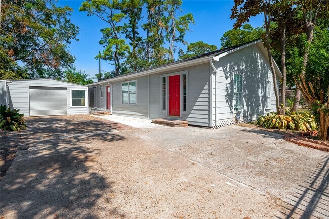 Building Photo - 5831 Annunciation St