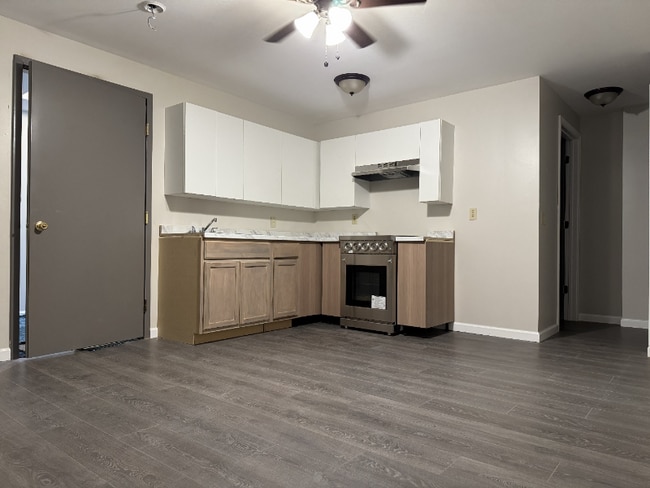 Foto del edificio - 355 S Main St