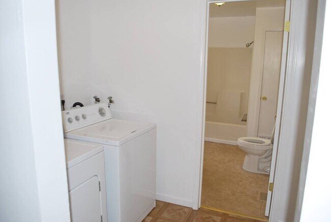 Foto del edificio - Unique Home Available for Immediate Lease
