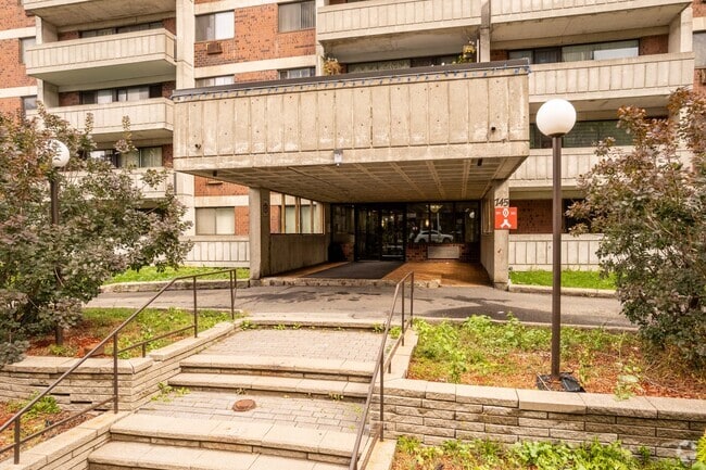 Building Photo - Chateau Doral