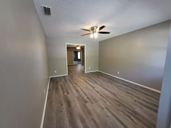 Foto del edificio - 2110 Redbud Ln