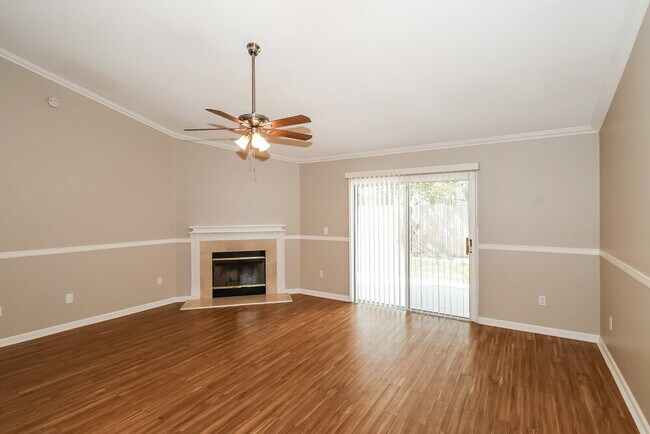 Foto del edificio - 14196 Crestwick Dr W