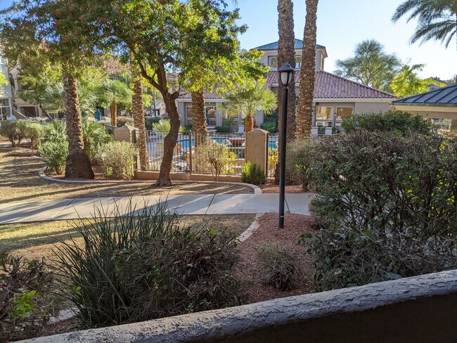 Vista desde el patio - 3830 E Lakewood Pky E