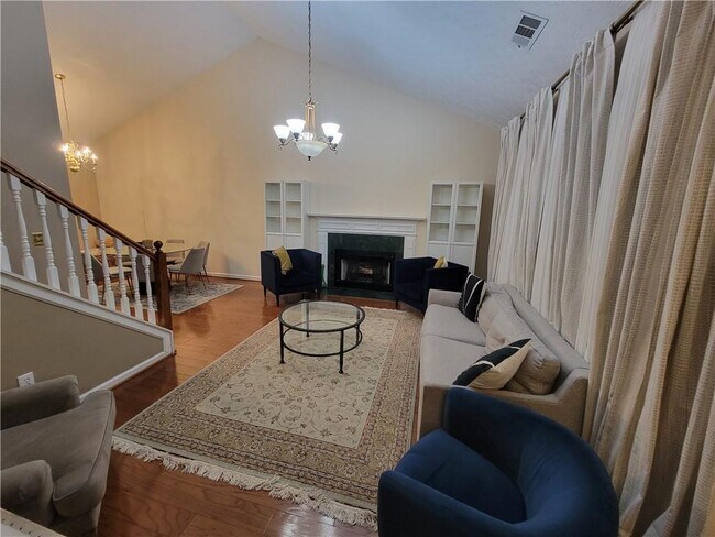 Building Photo - 1002 Cedar Trce SW