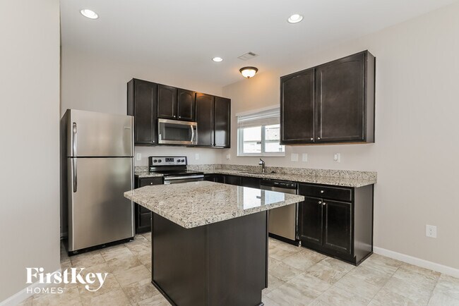 Building Photo - 1610 Shire Village Dr