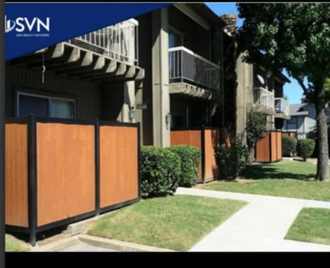 Building Photo - 5978 E 33rd Ct