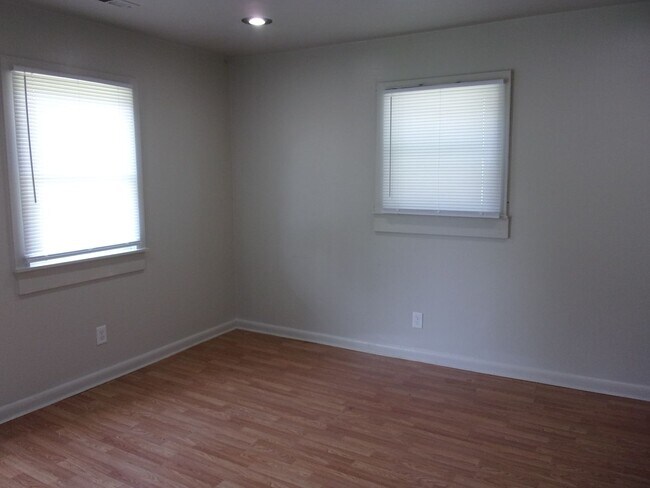 Photo - 2 Bedroom 1 Bath Home - Recently updated a...