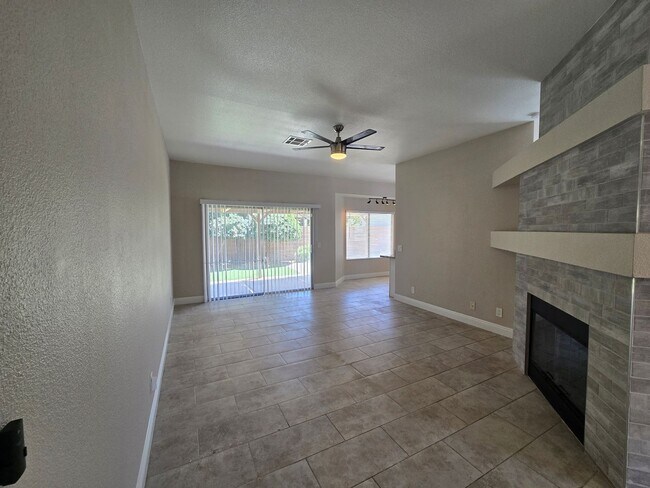 Building Photo - A Fabulous 4 Bedroom Single Story Home at the Lakes