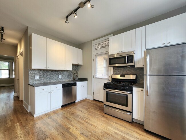 Foto del edificio - 3143 W Wellington Ave