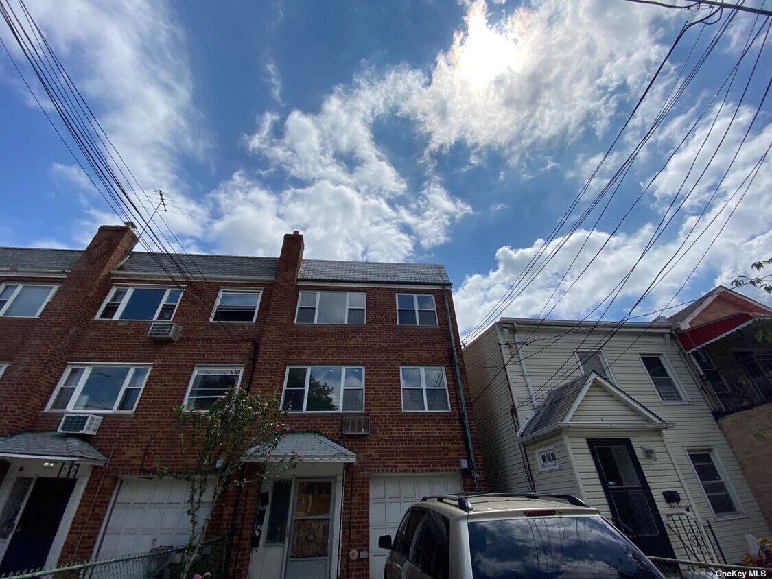 4623 66th St Unit 2Fl, Queens, NY 11377 Room for Rent in Queens, NY