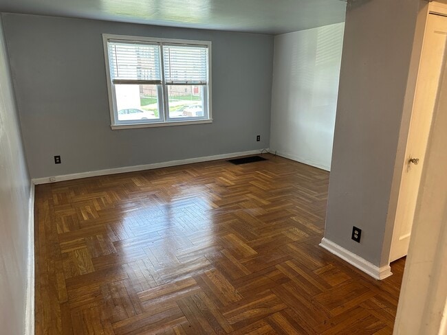 Building Photo - 3117 W 2nd St