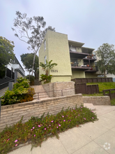 Building Photo - 2525 Beverley Ave
