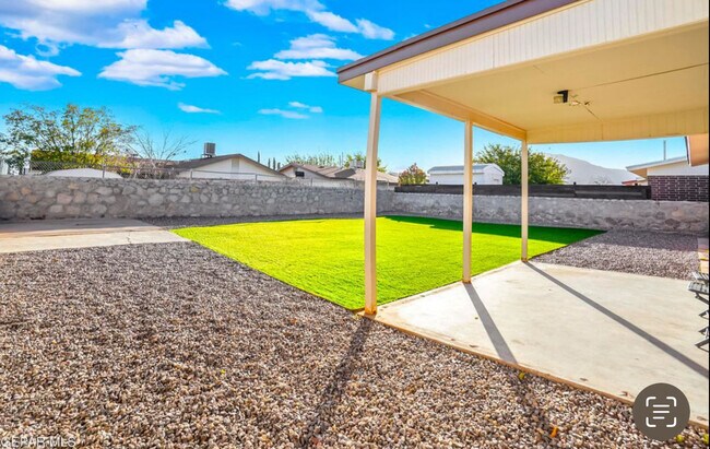 Foto del edificio - 5764 Sweetwater Dr