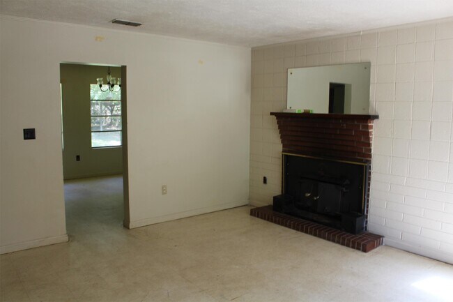 Building Photo - 904 Riley St