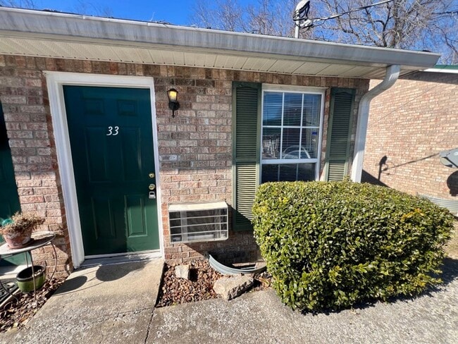 *END UNIT* 1 Bed/1 Bath Apt., Water Included - *END UNIT* 1 Bed/1 Bath Apt., Water Included