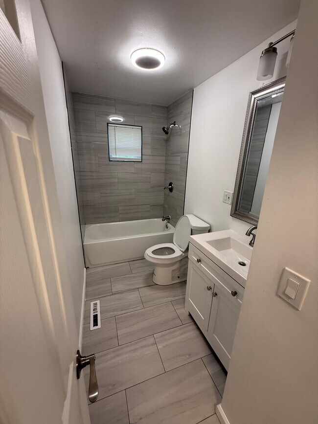 Foto del edificio - 904 Ridge Dr