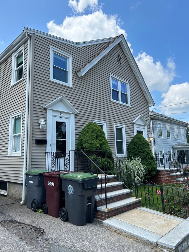 Primary Photo - 17 Brookdale Ave