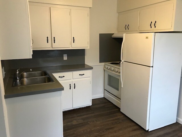 Kitchen - 715 Swing Ave