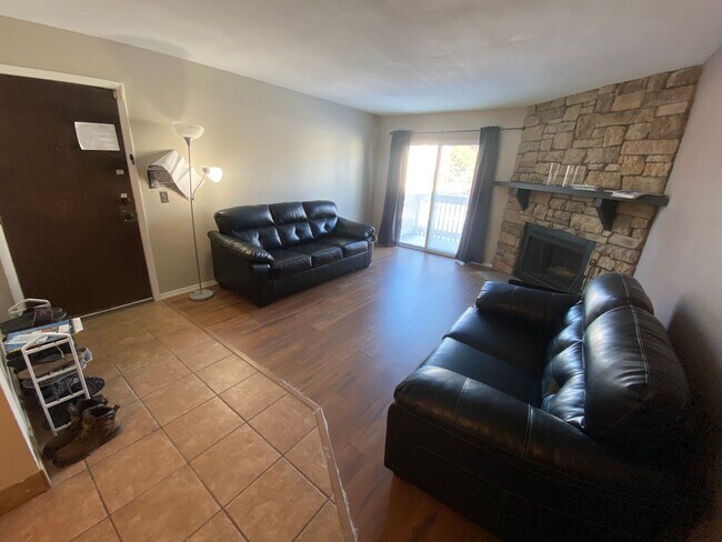 Building Photo - Spacious Aurora Condo