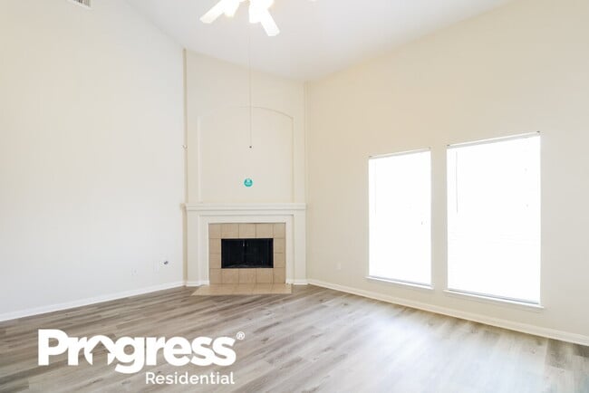 Building Photo - 10007 Barr Lake Dr