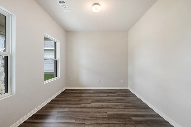 Building Photo - 4 Bed, 3.5 Bath. 2558 sqft. Pet friendly.