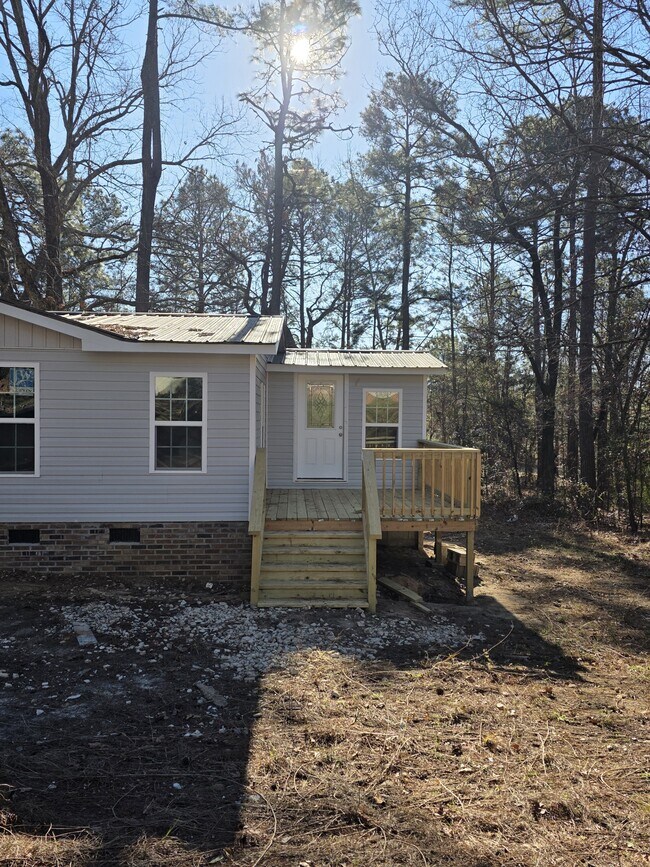 Building Photo - 105 Woodland Dr