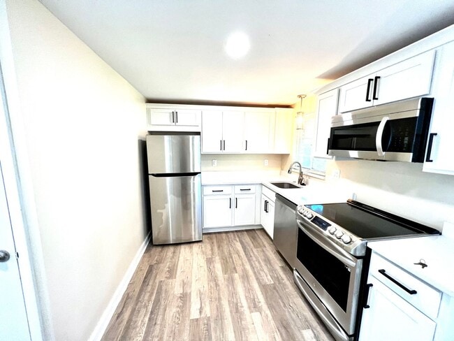 Foto del edificio - Fantastically updated three bedroom two bath house in the heart of Dormont
