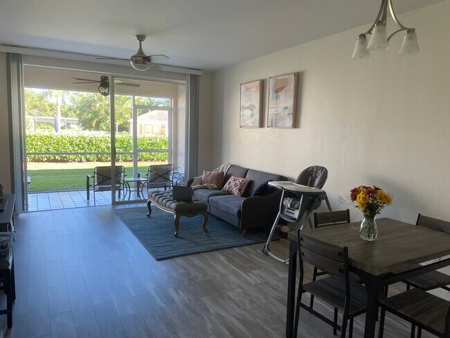 Foto del edificio - 328 Bradstrom Cir