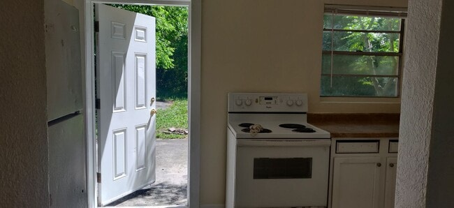 Foto del edificio - 2 bedroom 1 bath