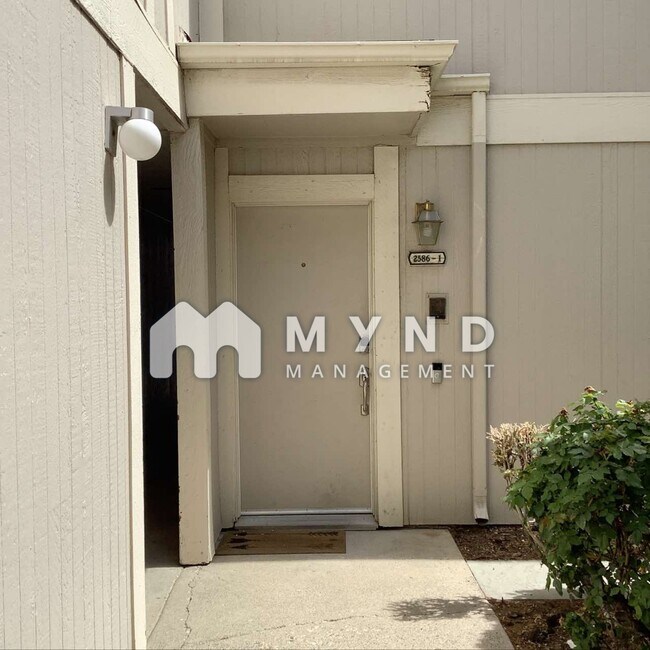 Foto del edificio - 2586 Sunny Slope Dr